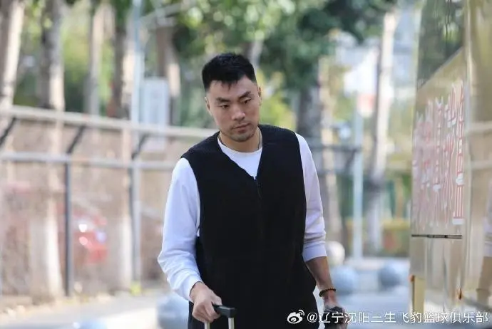 争取卫冕, 对手分别是